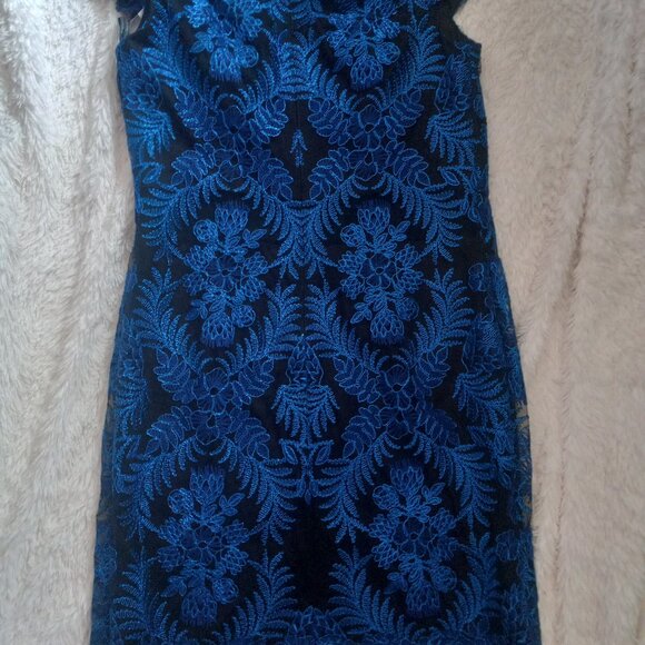 Dress - Picture 2 of 10